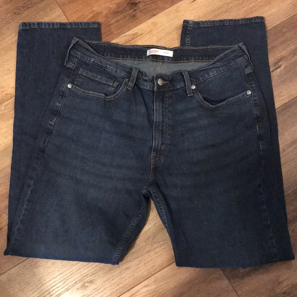Levi’s Signature Straight Cut Jeans